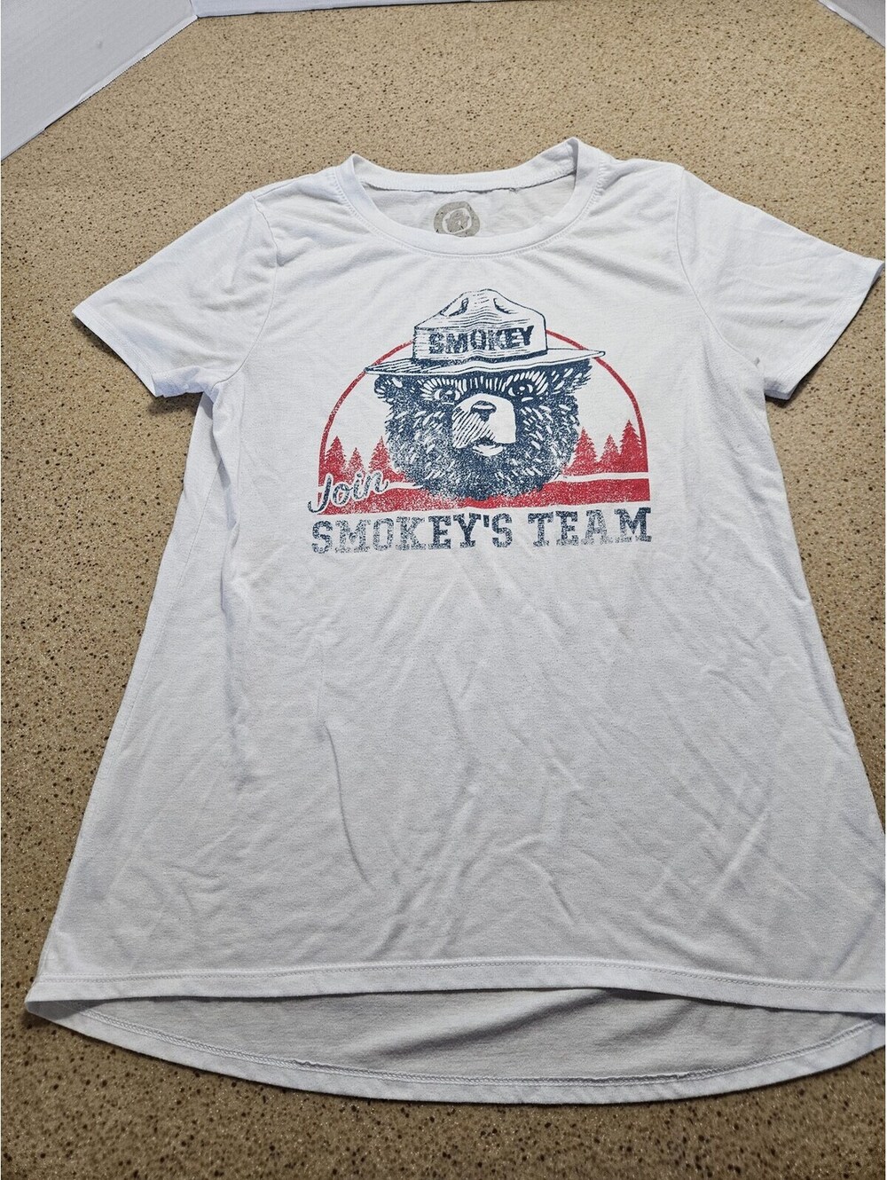 Ruff Hewn Smokey's Team White Graphic T-Shirt Size Medium